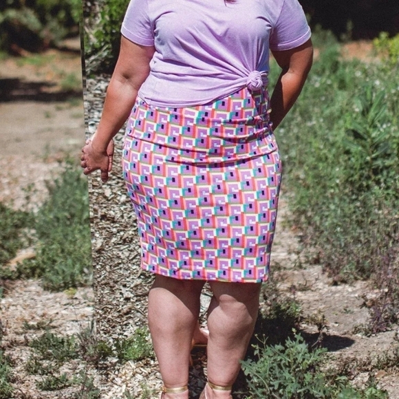 Lularoe Cassie Pencil Skirt Black Polka Dot Bow Knee Length Pull On Whimsical - Picture 4 of 9